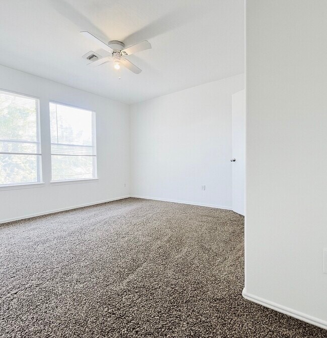 Building Photo - 21231 Linden House Ct