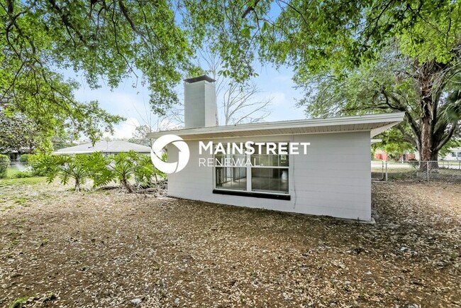 Building Photo - 3 Bedroom Pet-Friendly Home in Mount Dora, FL with Main Street Renewal
