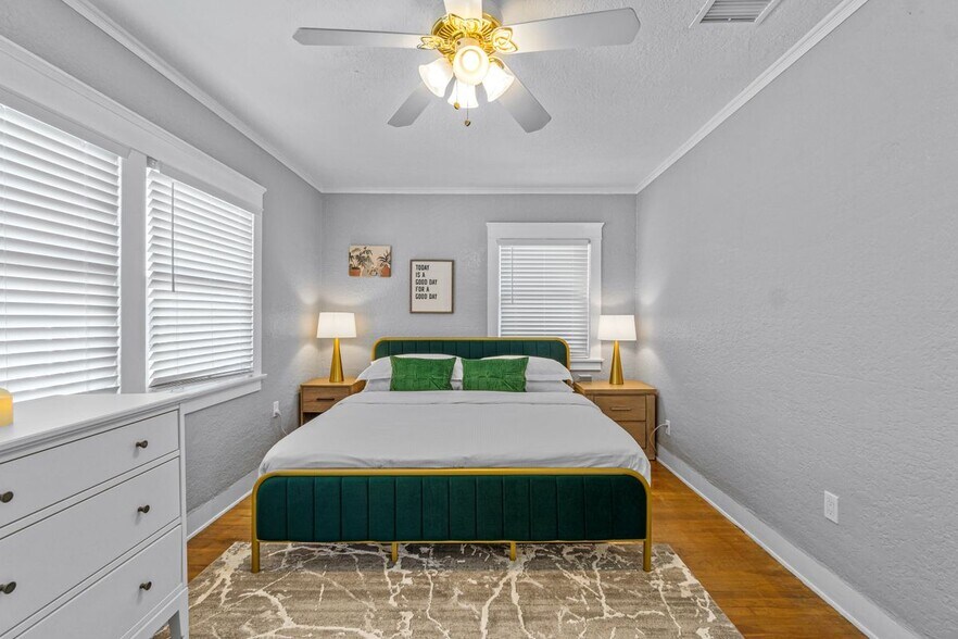 Building Photo - 2452 Union St