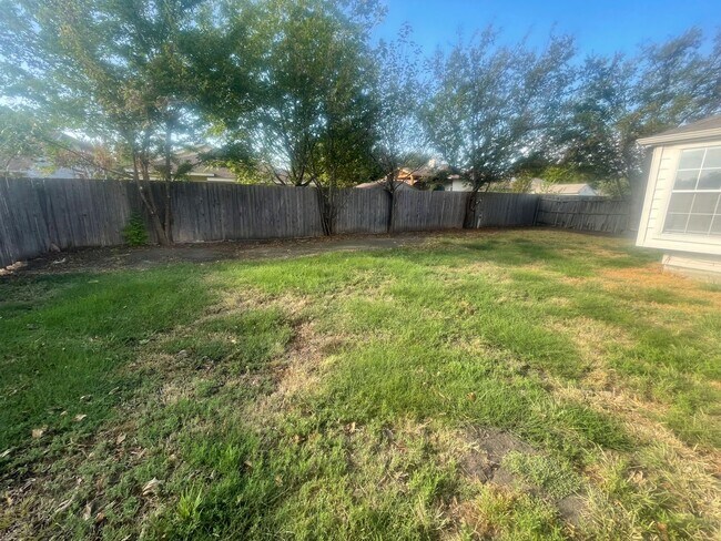 Building Photo - Beautiful 2 Story Updated Home in Grand Prairie
