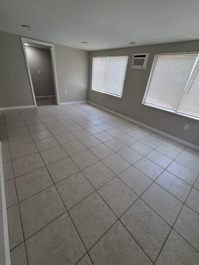 Building Photo - 3818 Everglades Rd