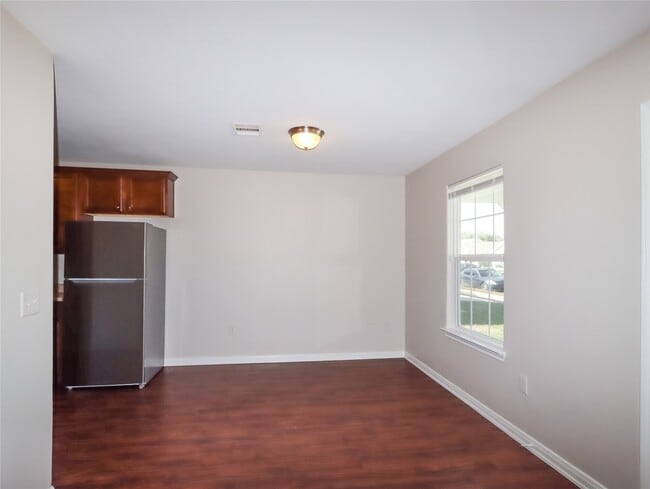 Building Photo - 7413 Blue Jay Dr