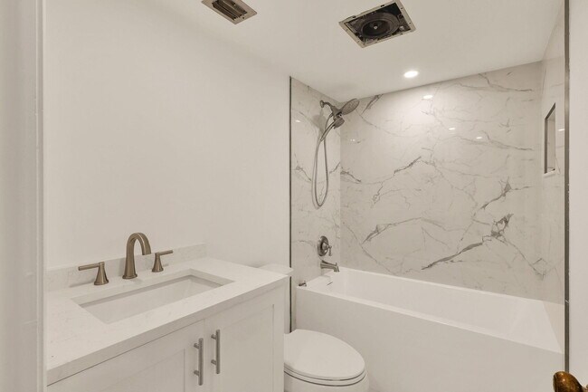 Building Photo - 6299 Chasewood Dr