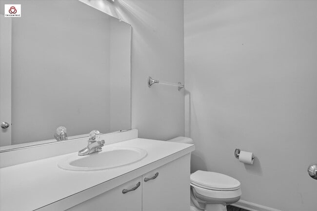 Building Photo - 1431 Provincial Dr