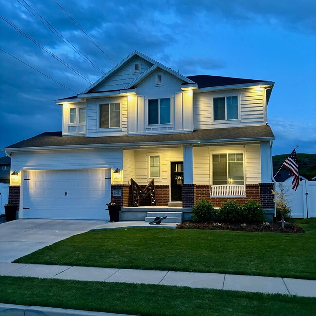 Building Photo - Spacious 4 Bed, 2.5 Bath Home with Central Air & 2-Car Garage! - Available NOW!