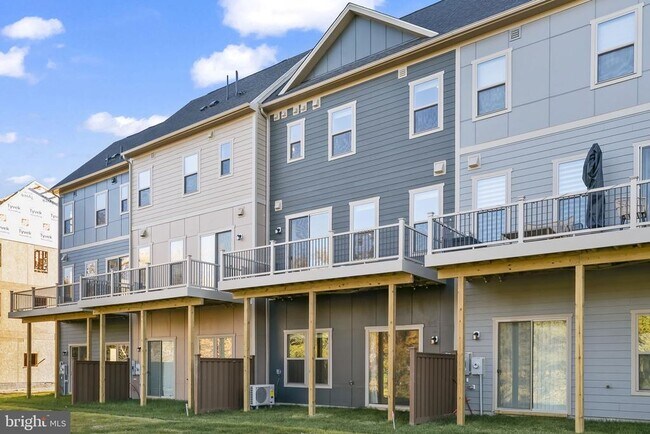 Building Photo - 6244 Folly Ln