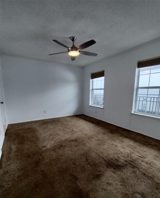 Building Photo - 3131 Southwest Fwy