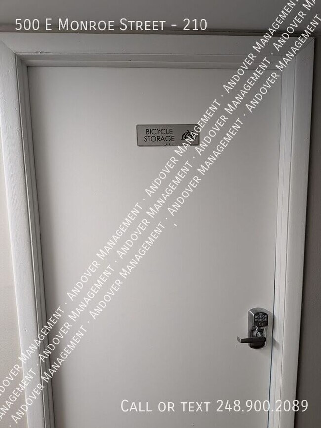 Building Photo - 500 E Monroe St