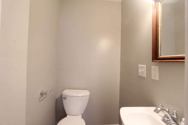 Building Photo - 3 Bedroom, 1.5 Bath! New on the Market and Newly Renovated! Better Hurry!!