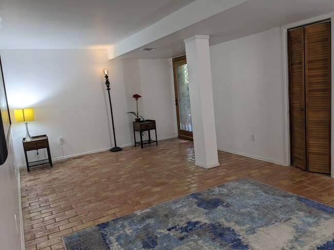 Building Photo - 104 S Tumbleweed Trail