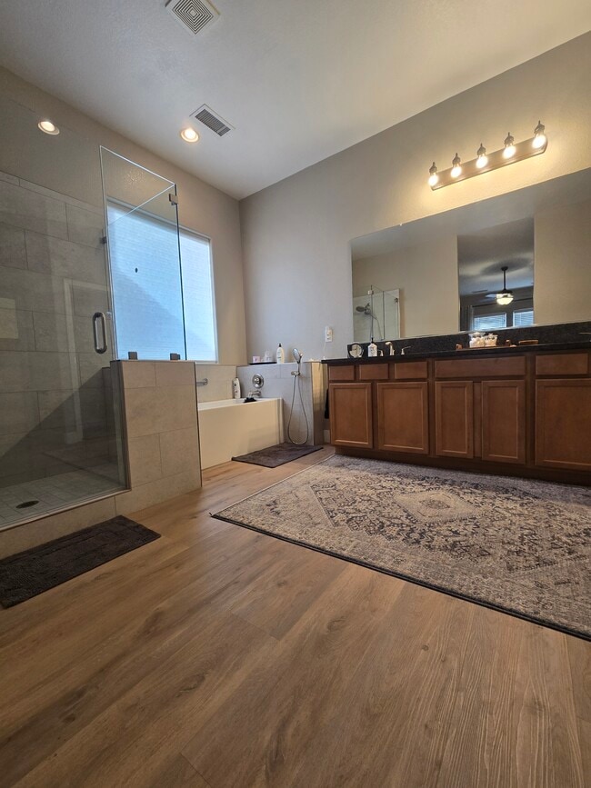 Building Photo - 992 Bella Rosa Dr