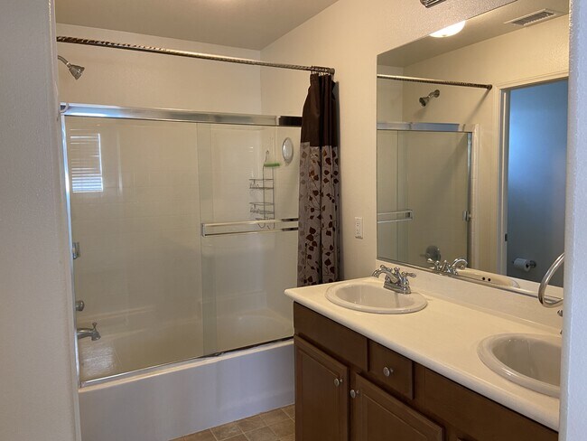 Building Photo - 5611 Artesano Ct