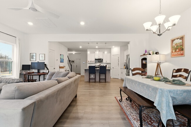 Building Photo - 17 Saltford Ln