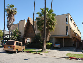 Building Photo - 822 N Mariposa Ave