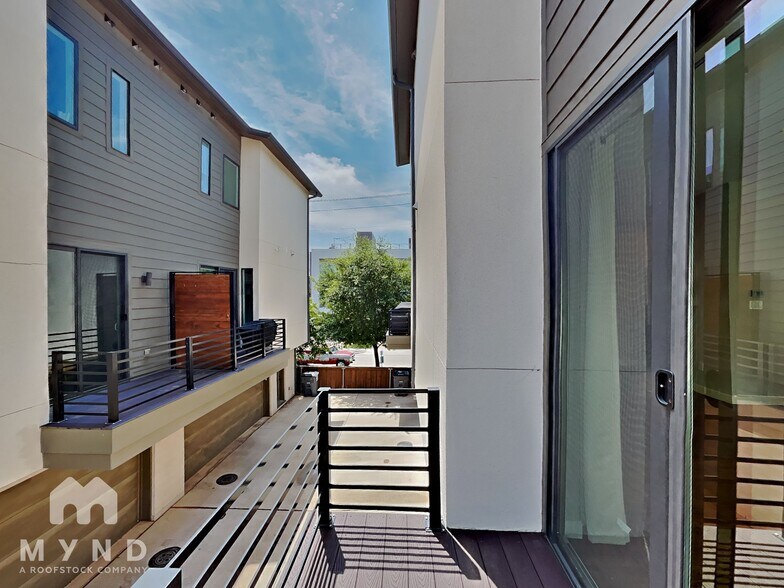 Building Photo - 2109 Bennett Ave