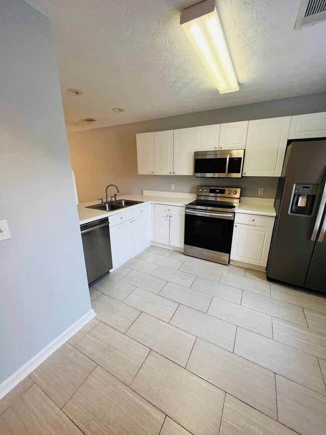 Building Photo - Donahue Crossing Condos, Unit 403