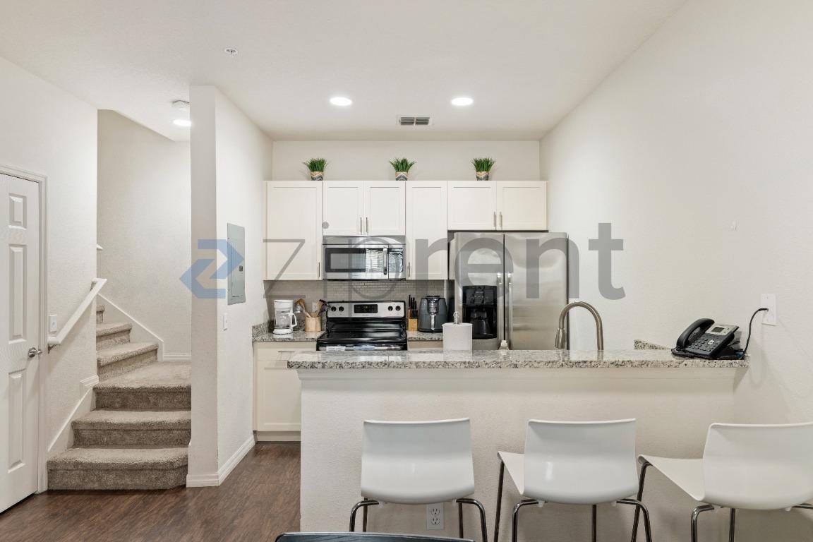 Building Photo - Unit 106