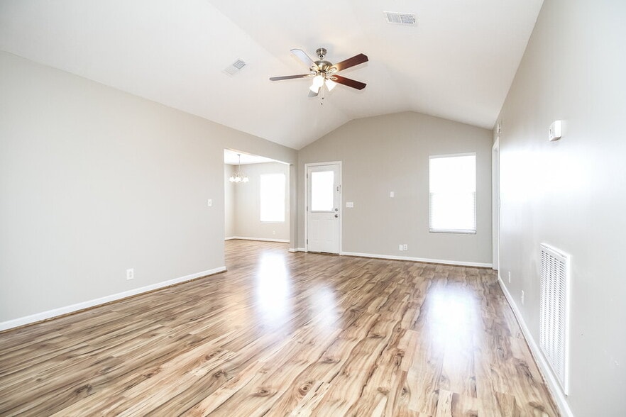 Building Photo - 2652 Apostle Ln