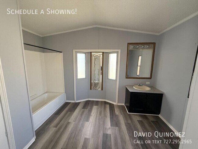 Building Photo - 5609 Lesteele-