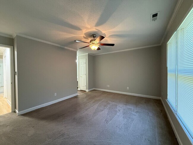 Building Photo - Spacious Two Bedroom, 2nd Floor Condo with...