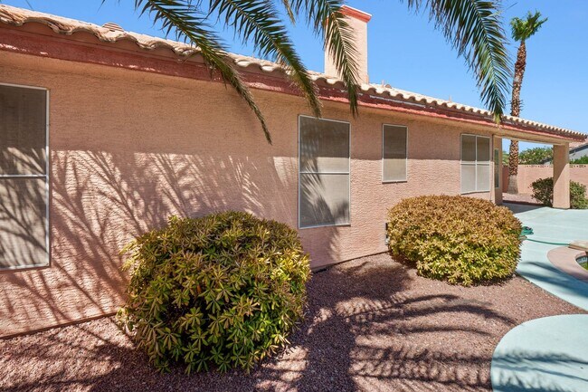 Building Photo - SW!! Single Story!! Pool!! NO HOA!!  Corne...
