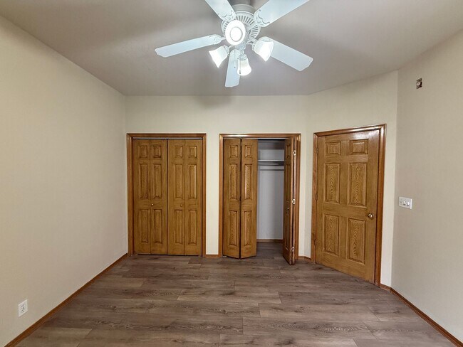 Building Photo - Right On The Green- 3 Bedroom Updated Home on Battle Creek