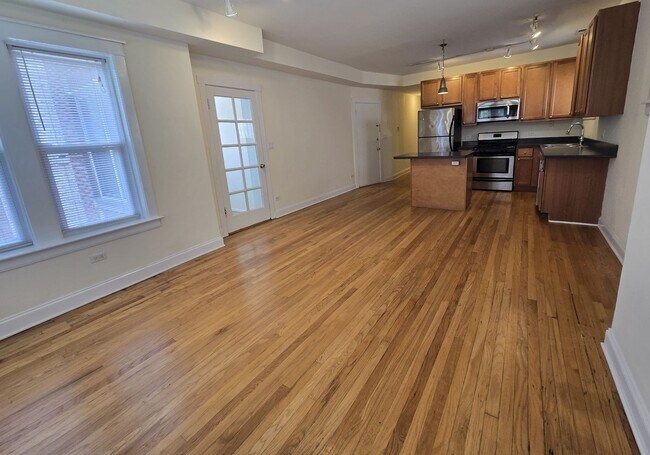 Primary Photo - 4926 N Albany Ave