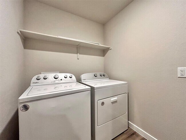 Building Photo - 321 Coda Xing