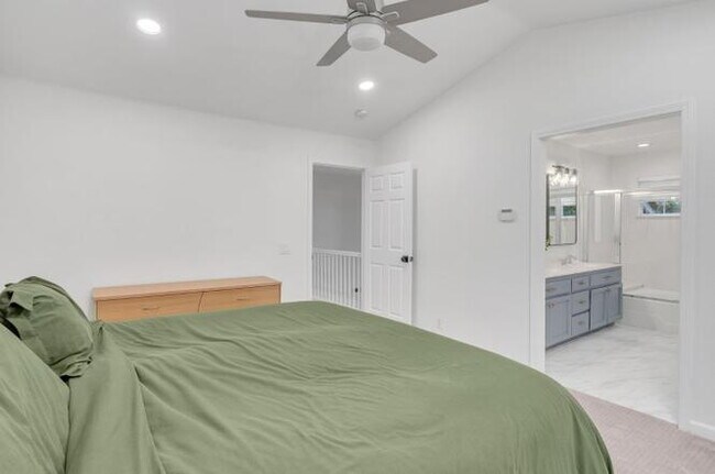 Building Photo - 3-Bed Bright Morgan Hill Home in a Desirable Neighborhood