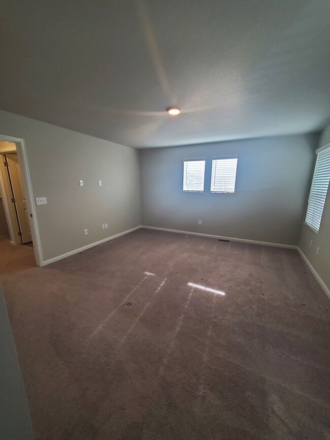 Building Photo - Beautiful and Spacious 3BR House in Freder...