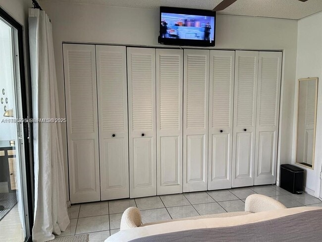 Building Photo - 17 Westbury E