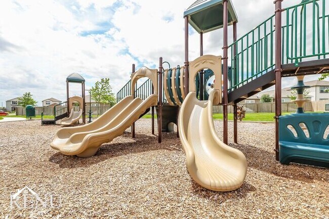 Building Photo - 5227 Dawn Break