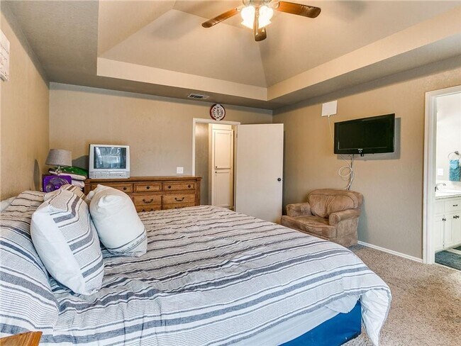 Building Photo - Gorgeous Home Located In Choctaw!!!