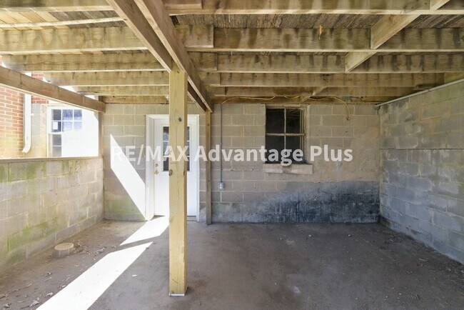 Building Photo - Beautiful brick home with full basement in Prospect