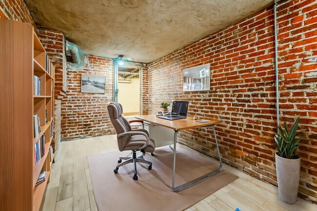 Building Photo - 1236 Oates St NE