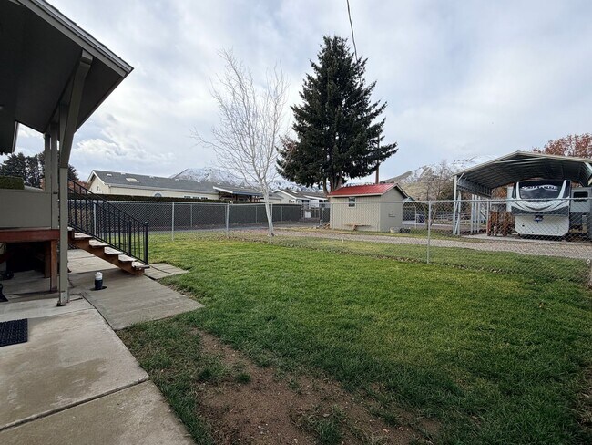 Building Photo - 1312 N Western Ave