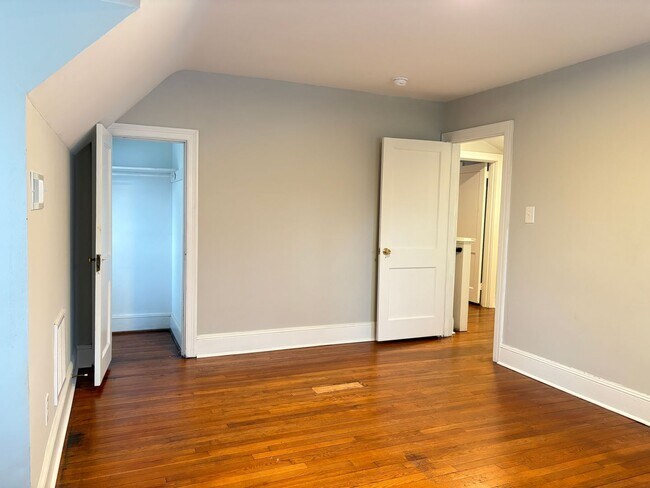 Building Photo - 3 Bedroom, 2 Bathroom in Eden!