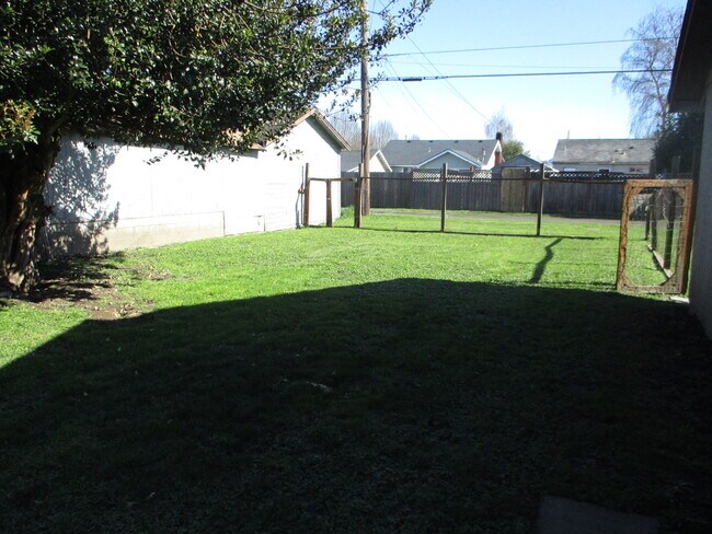 Building Photo - 466 25th Ave