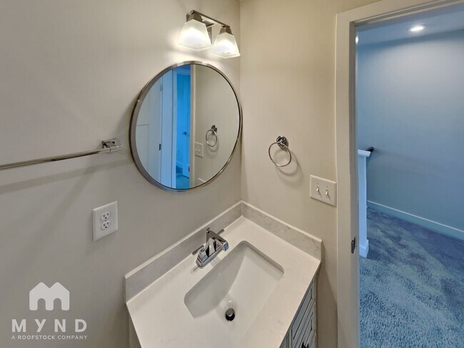 Building Photo - 432 W Tremont Ave