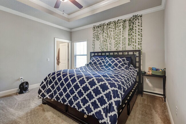 Building Photo - 2387 Belmont Dr