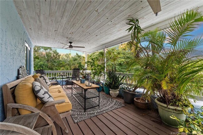 Building Photo - 508 SE Balboa Ave