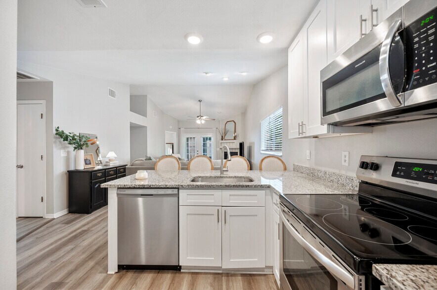 Open floor plan - 3568 Raintree Ln