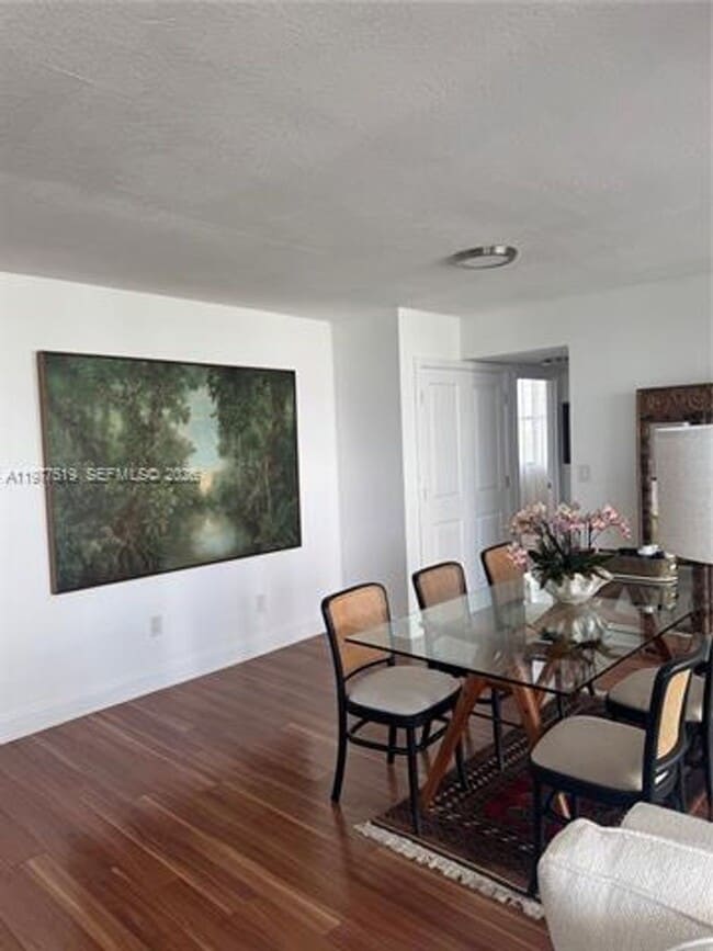 Building Photo - 1420 Brickell Bay Dr