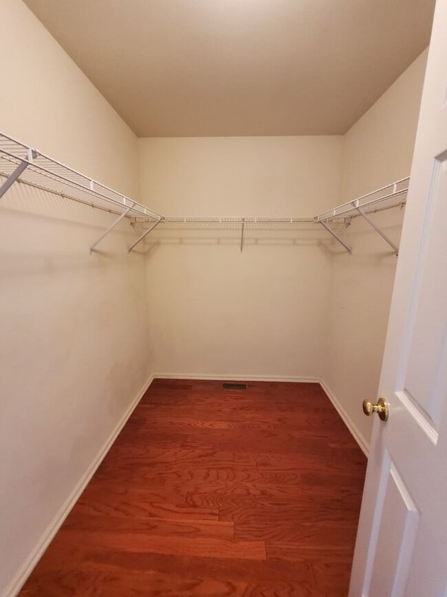Building Photo - Waterfront! Spacious, updated, 4-bedroom &...