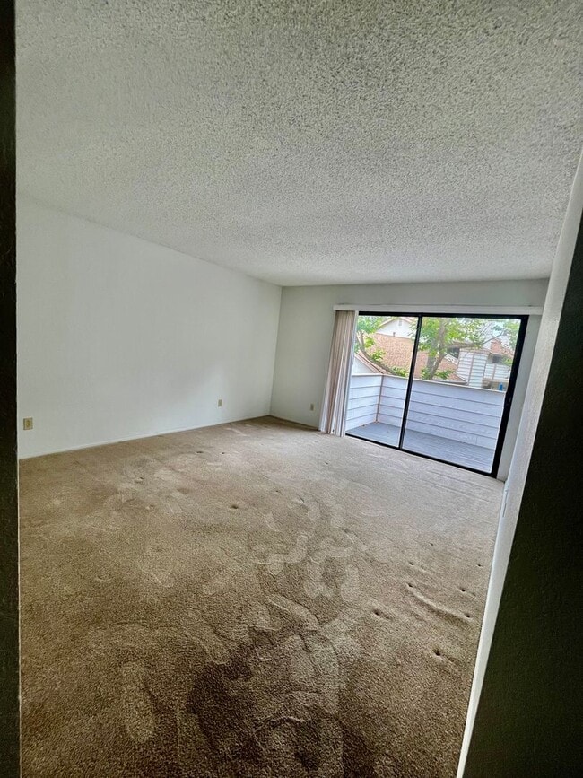 Building Photo - HUGE 2BD/2BA CLAIREMONT CONDO W/ 2 CAR GARAGE - ONLY $3,295/MONTH