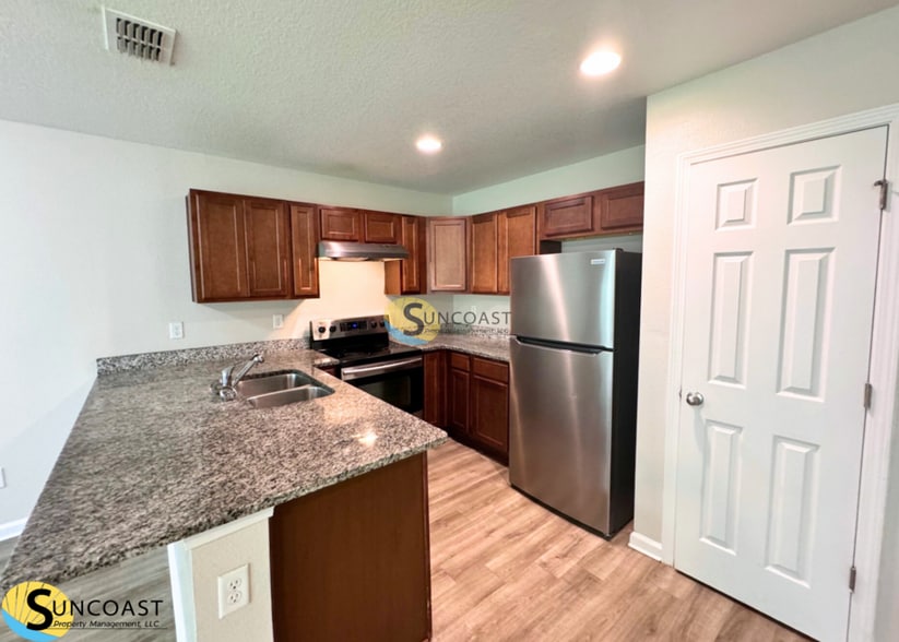 Building Photo - 8329 Homeport Ct