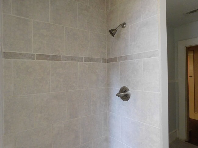 Building Photo - 2 Bedroom on Toombs