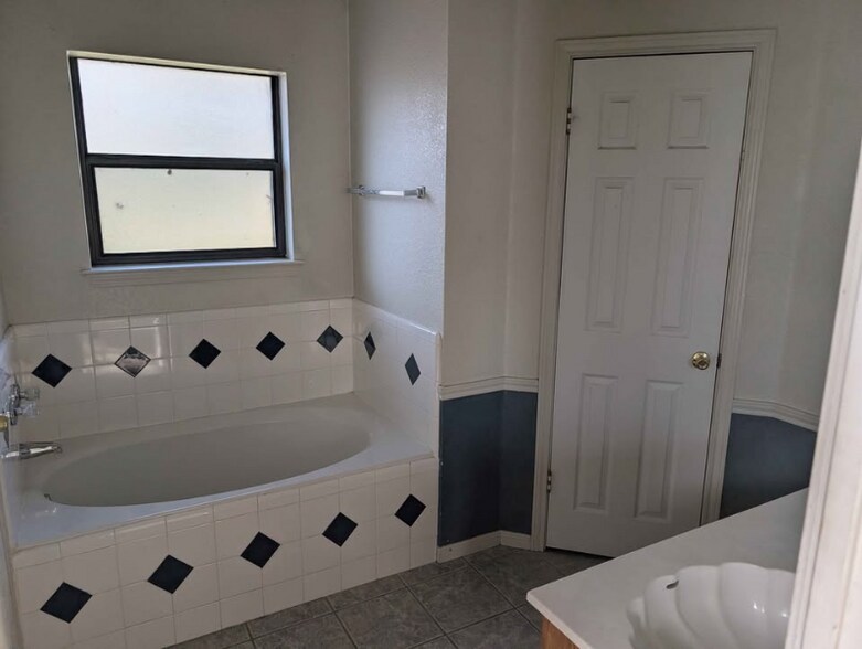 Building Photo - 1506 Margaret Lee St