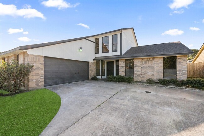 Primary Photo - 5811 Fair Forest Dr