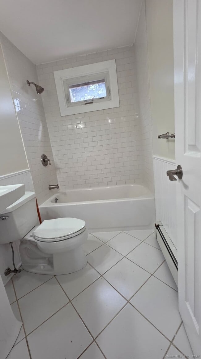 Building Photo - 104 Yacht St